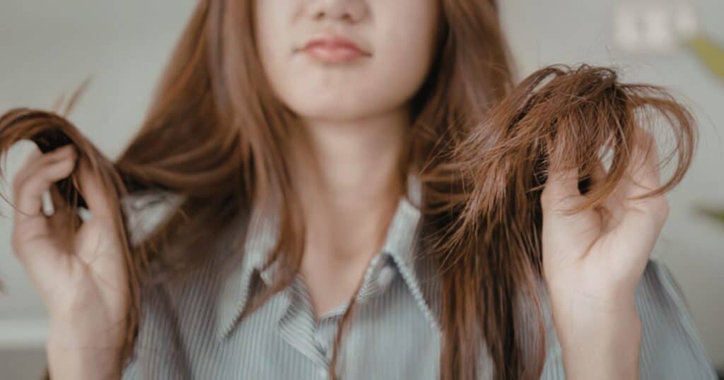 Capelli rovinati da decolorazione come recuperarli davvero